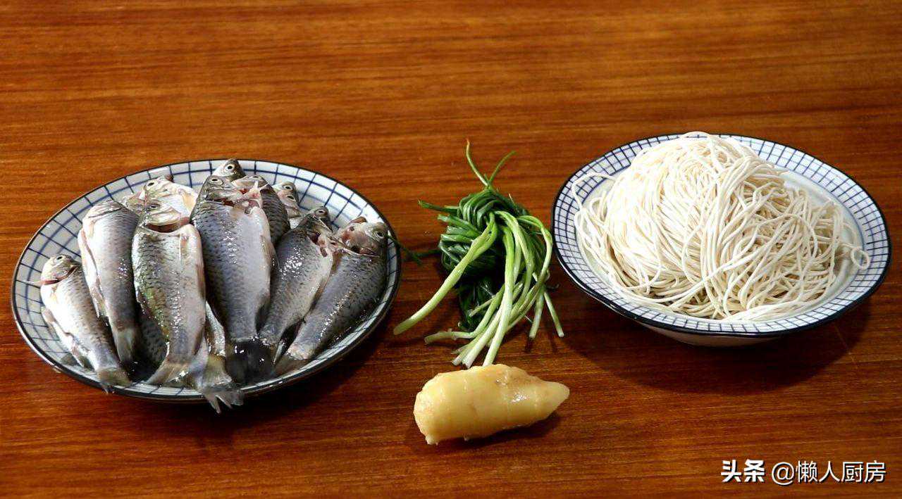 天气变凉，教你做一碗热气腾腾的鱼汤面，营养丰富，暖胃又暖身