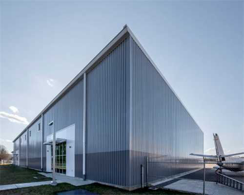 用爱心温暖学生，用智慧引领学生